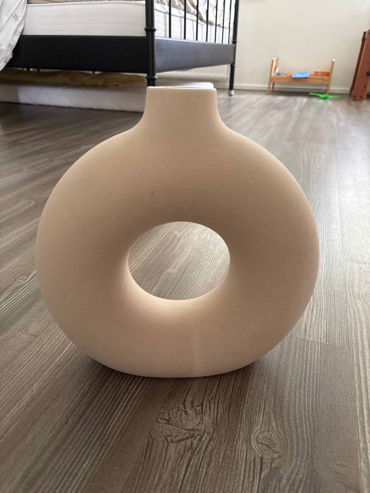 H&M Home Grote Beige Donut Vaas, Ophalen, Met patroon/structuur, Beige, Zo goed als nieuw