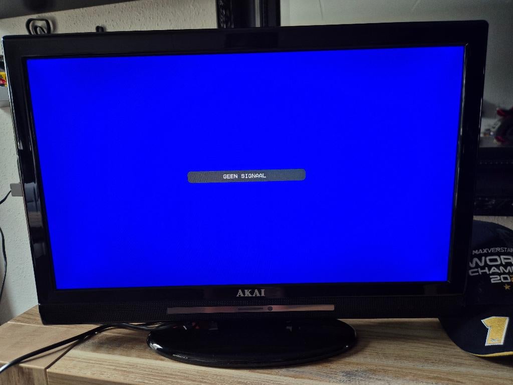 Akai 55 cm 22 inch FULL HD lcd tv met ingebouwde dvd speler, 50 Hz, LCD, Zo goed als nieuw, 40 tot 60 cm