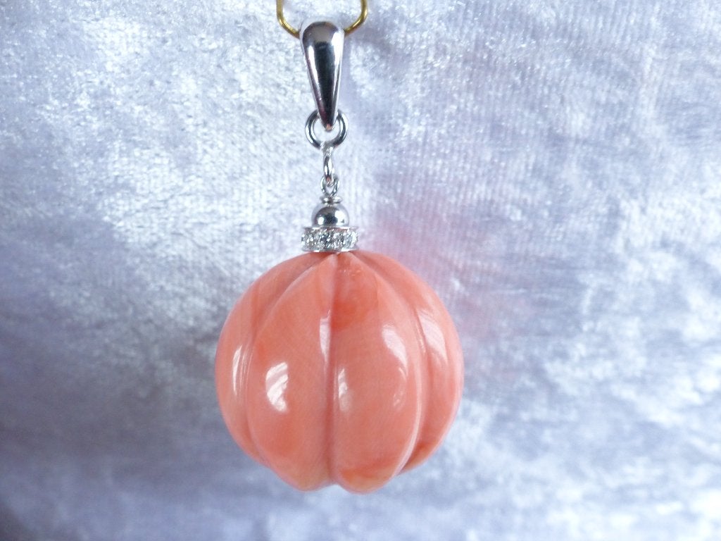 Prachtige 18 Kt Wit Goud Hanger van Koraal met Diamanten, Verzenden, Goud, Hanger, Met edelsteen