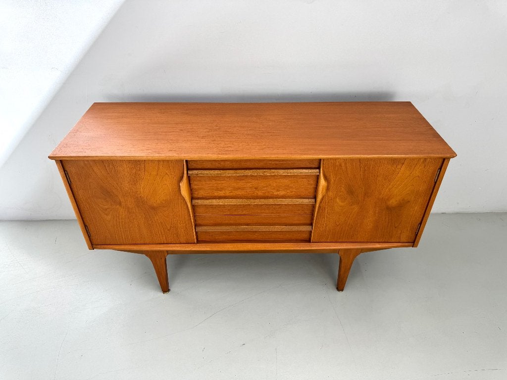 Vintage dressoir Jentique, 150 tot 200 cm, Teakhout, Ophalen of Verzenden, Zo goed als nieuw