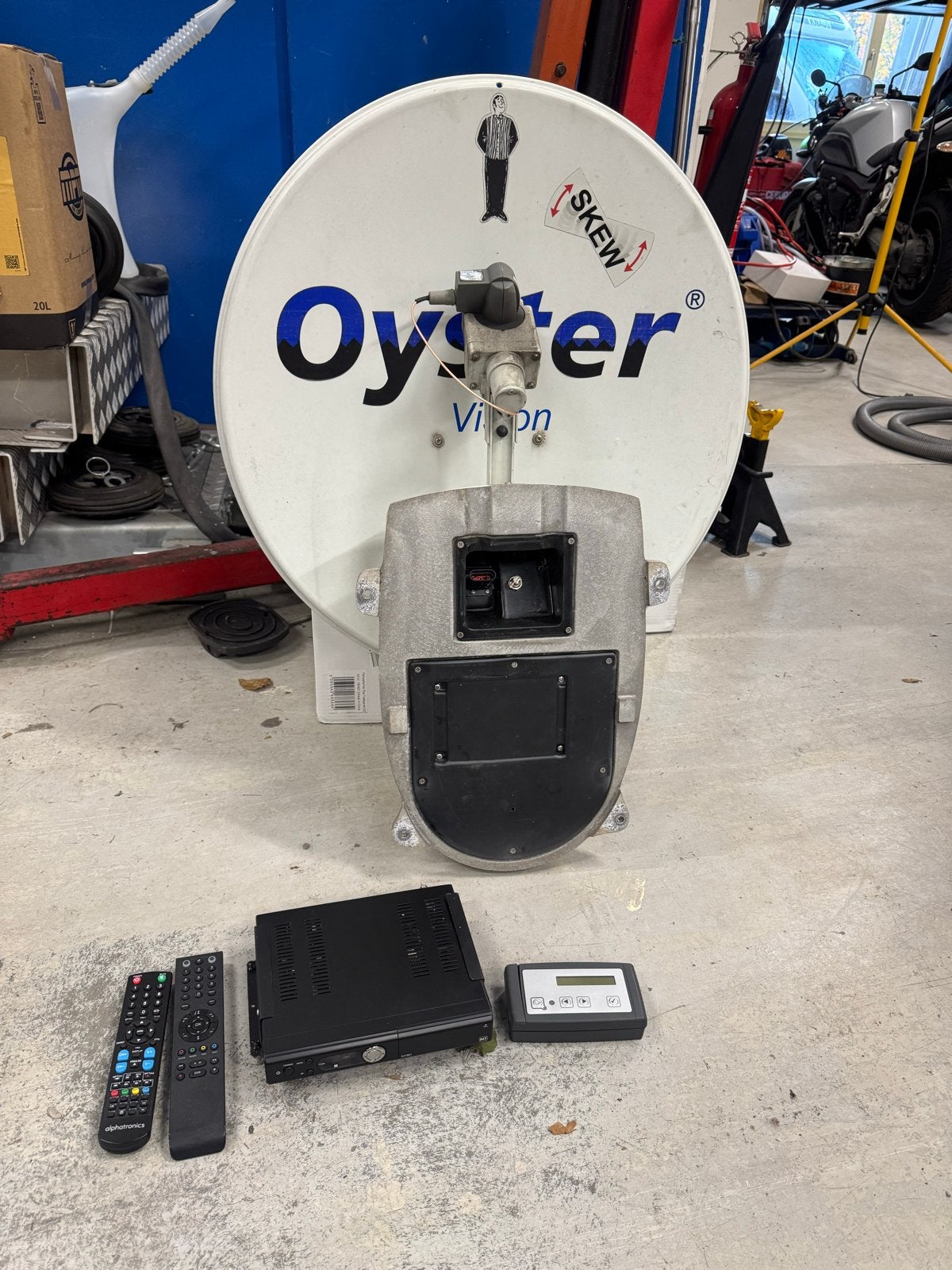 Oyster Vision schotelantenne met ontvanger en afstandsbedien, Ophalen