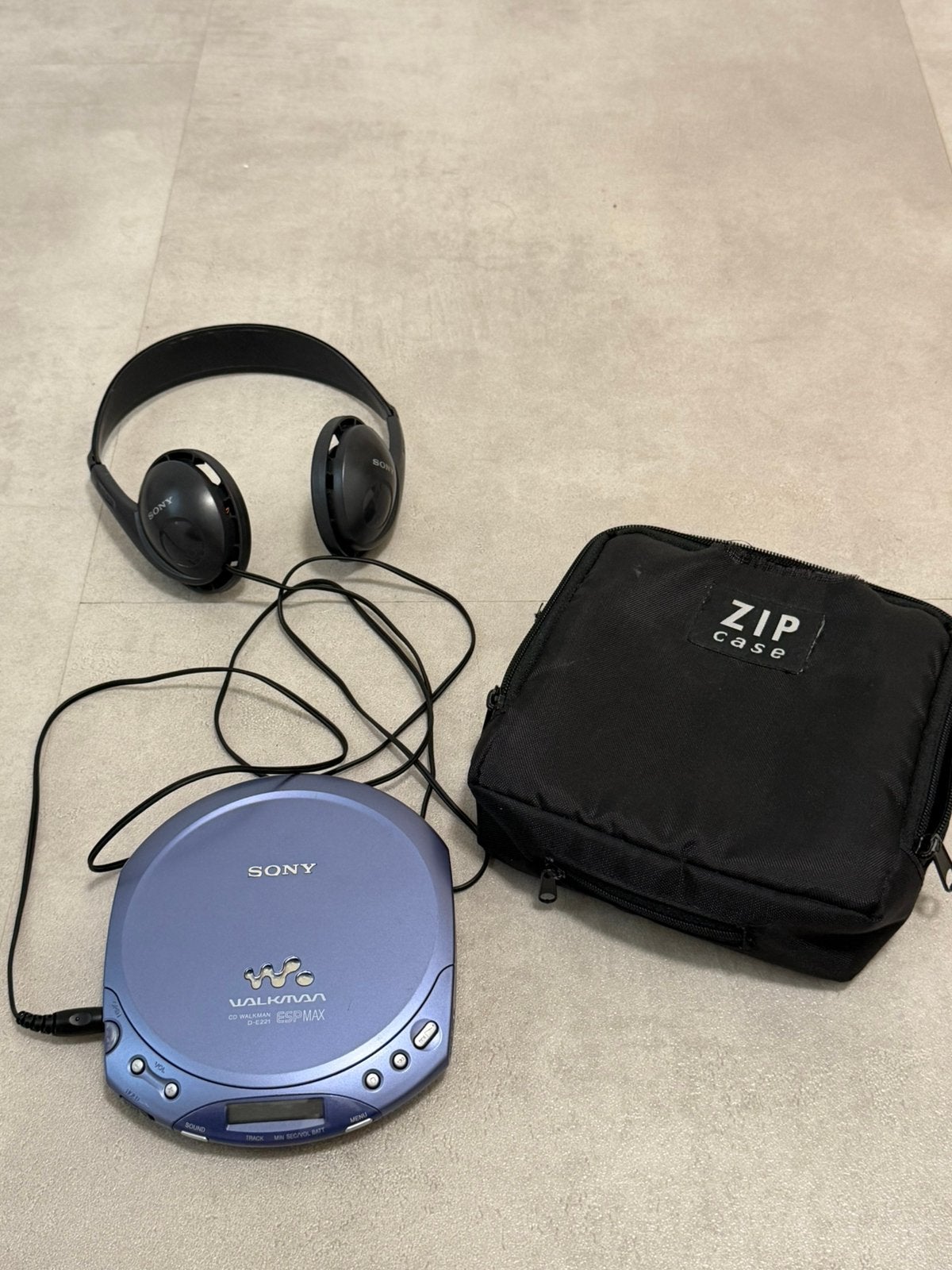 Sony Walkman D-E221 CD-speler met koptelefoon en hoes, Ophalen of Verzenden, Walkman