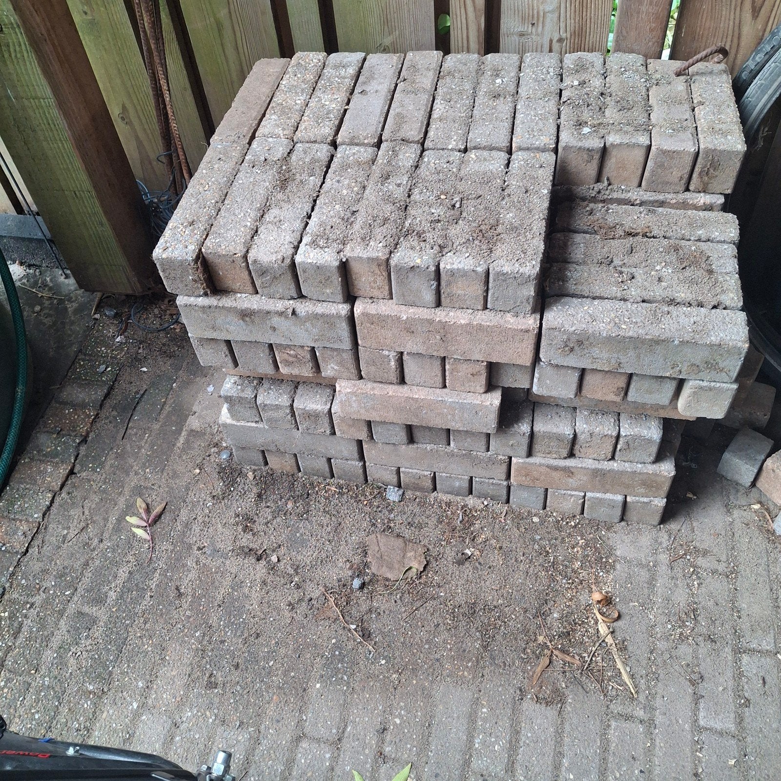 Gebruikte betonnen klinkers - ca. 5 m², Tuin en Terras, Tegels en Klinkers, Ophalen, Gebruikt, Klinkers, 5 tot 10 m²