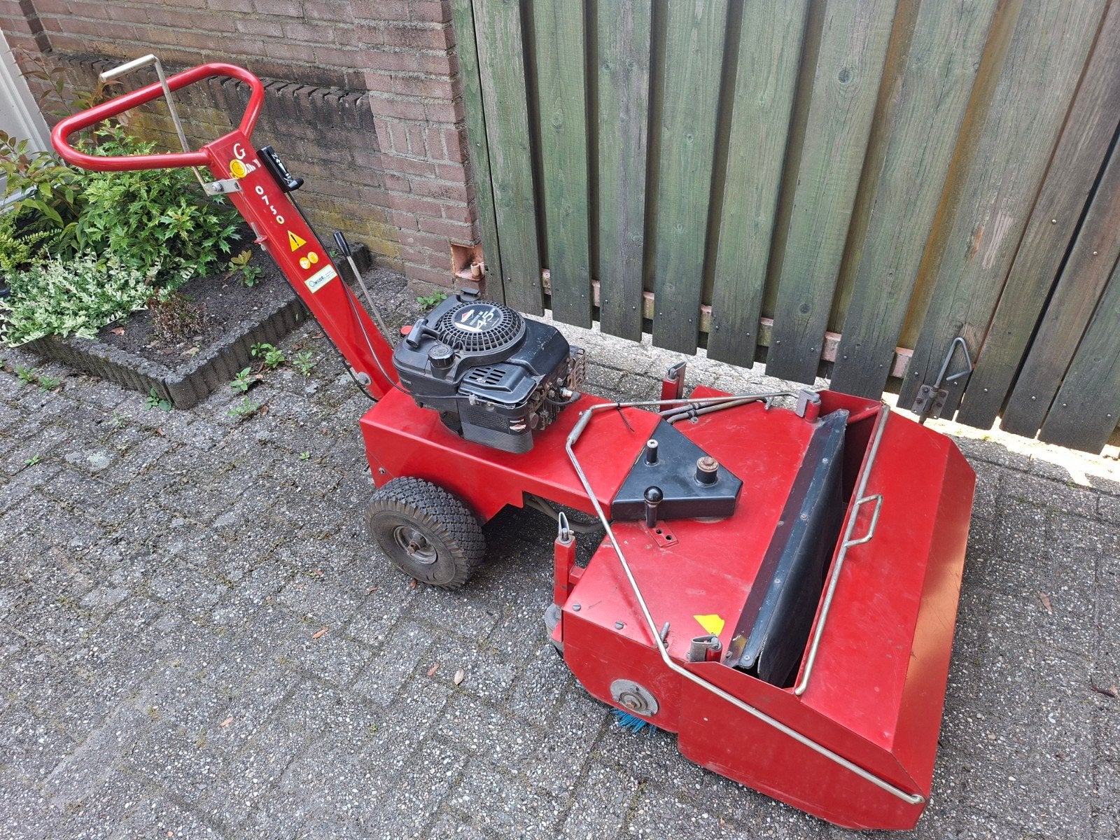 veegmachine gs0750 met opvangbak, Ophalen, Zo goed als nieuw