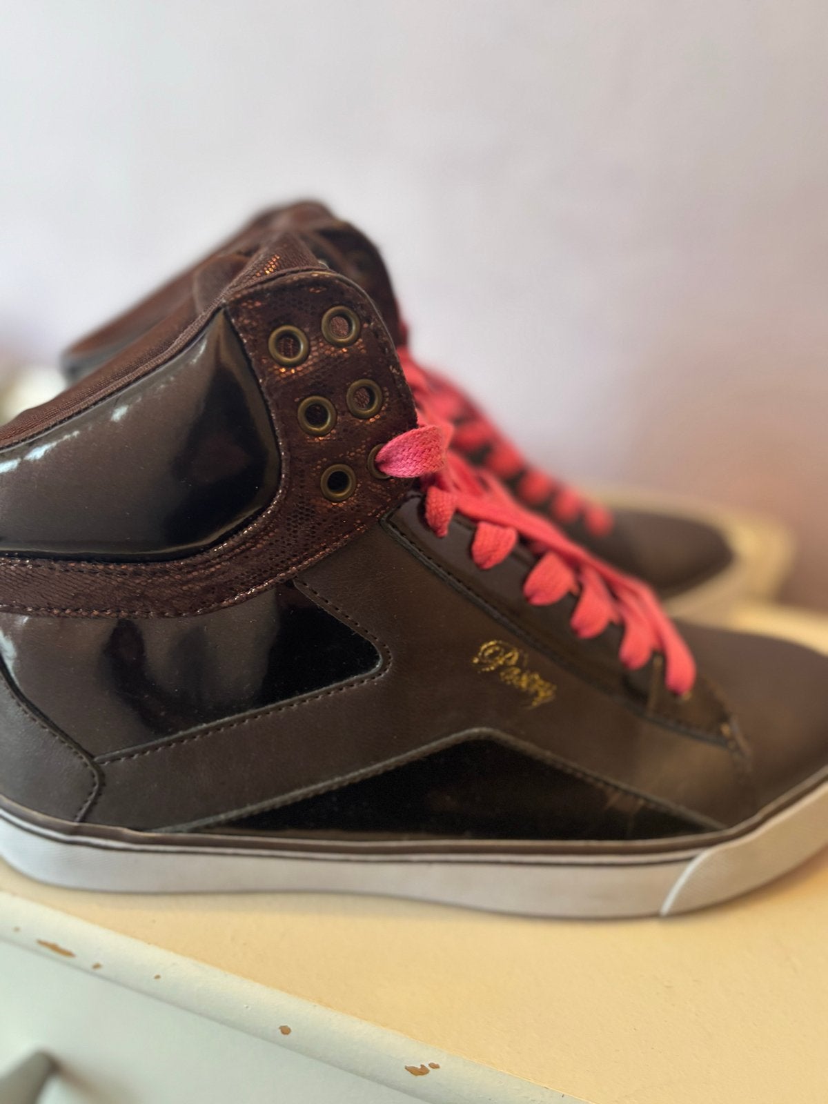 Pastry Sneakers - Bruin met Roze Veters, Bruin, Ophalen of Verzenden, Sneakers of Gympen, Zo goed als nieuw