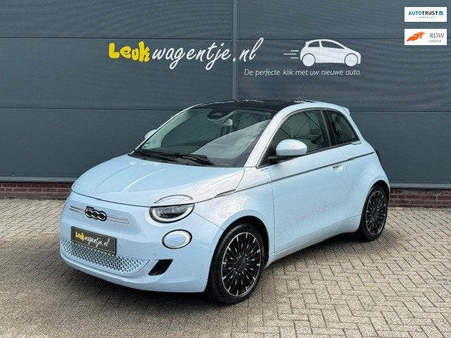 Fiat 500 e La Prima 42 kWh *carplay *camera *leder *17 inch, Gebruikt, 118 pk, Leder, Geïmporteerd