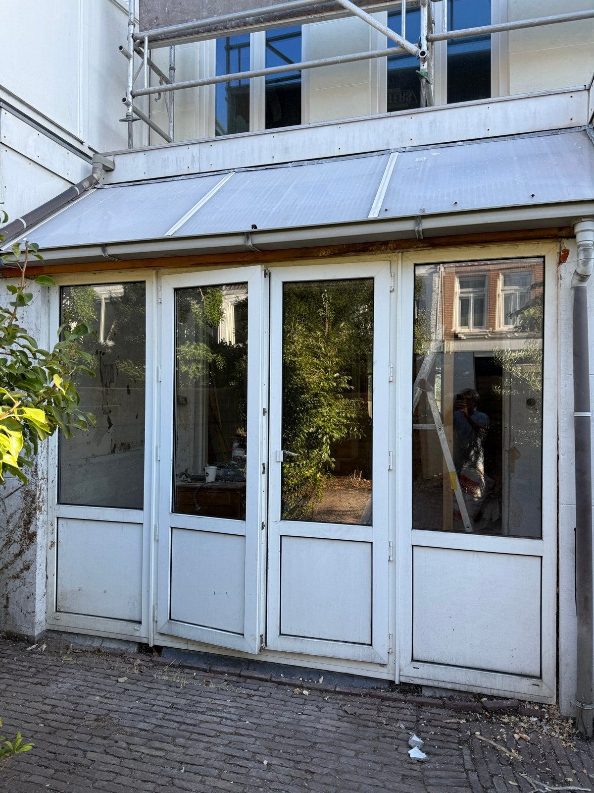 Twee Kunststof kozijnen met dubbelglas, Doe-het-zelf en Verbouw, Kozijnen en Schuifpuien, Kunststof, Gebruikt, Raamkozijn, Ophalen