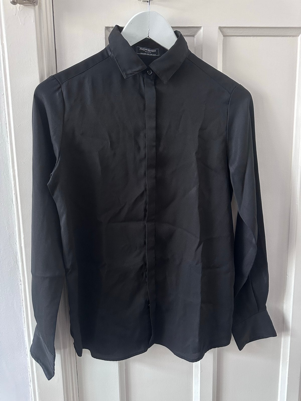 Zwarte uniform blouse Yves Saint Laurent met kleine gebreken, Ophalen, Gedragen, Maat 36 (S), Zwart