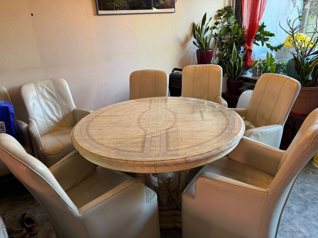 Gratis ronde eettafel en 10 leren stoel, Huis en Inrichting, Complete eetkamers, Ophalen, Gebruikt, 8 stoelen of meer