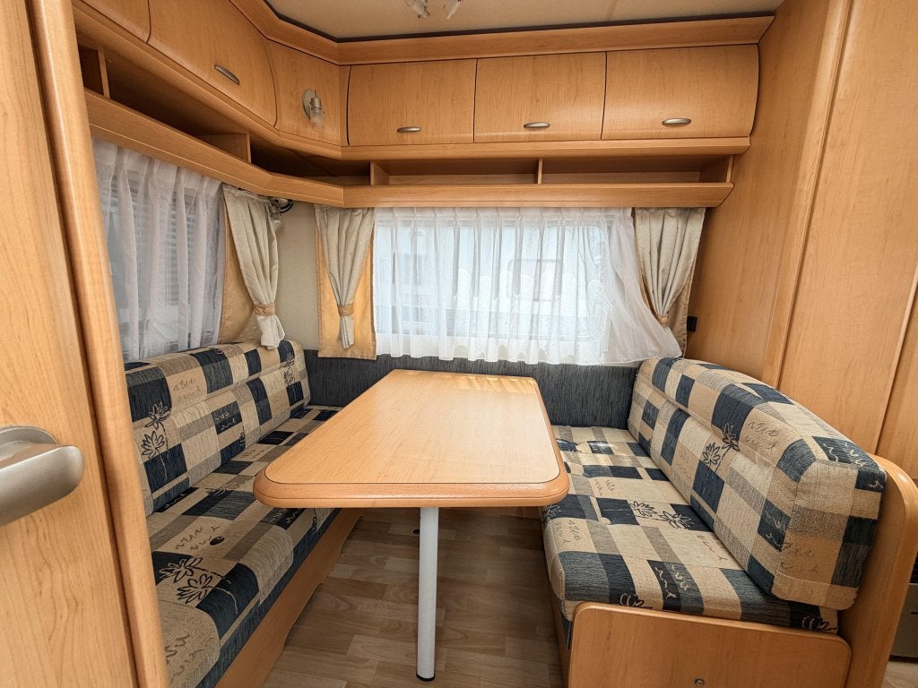 Hobby De Luxe 400 SF Voortent, Zitje Dwarsbed, Caravans en Kamperen, Caravans, Standaardzit, Hobby, Bedrijf, 750 - 1000 kg