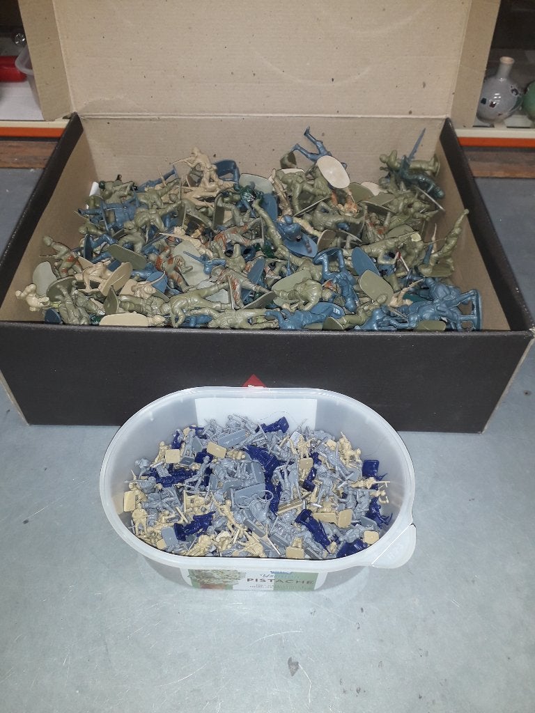 GROTE DOOS SCALE 1:32 + KLEINE DOOS SCALE 1:87 AIRFIX SOLD, Ophalen of Verzenden, Gebruikt