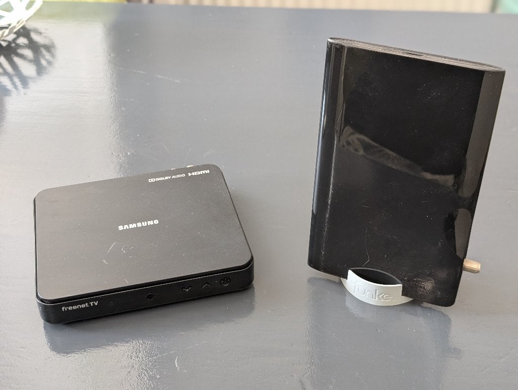 Samsung DVB-T2 ontvanger (mediabox) en Funke actieve antenne, Ophalen of Verzenden, Gebruikt, Decoder