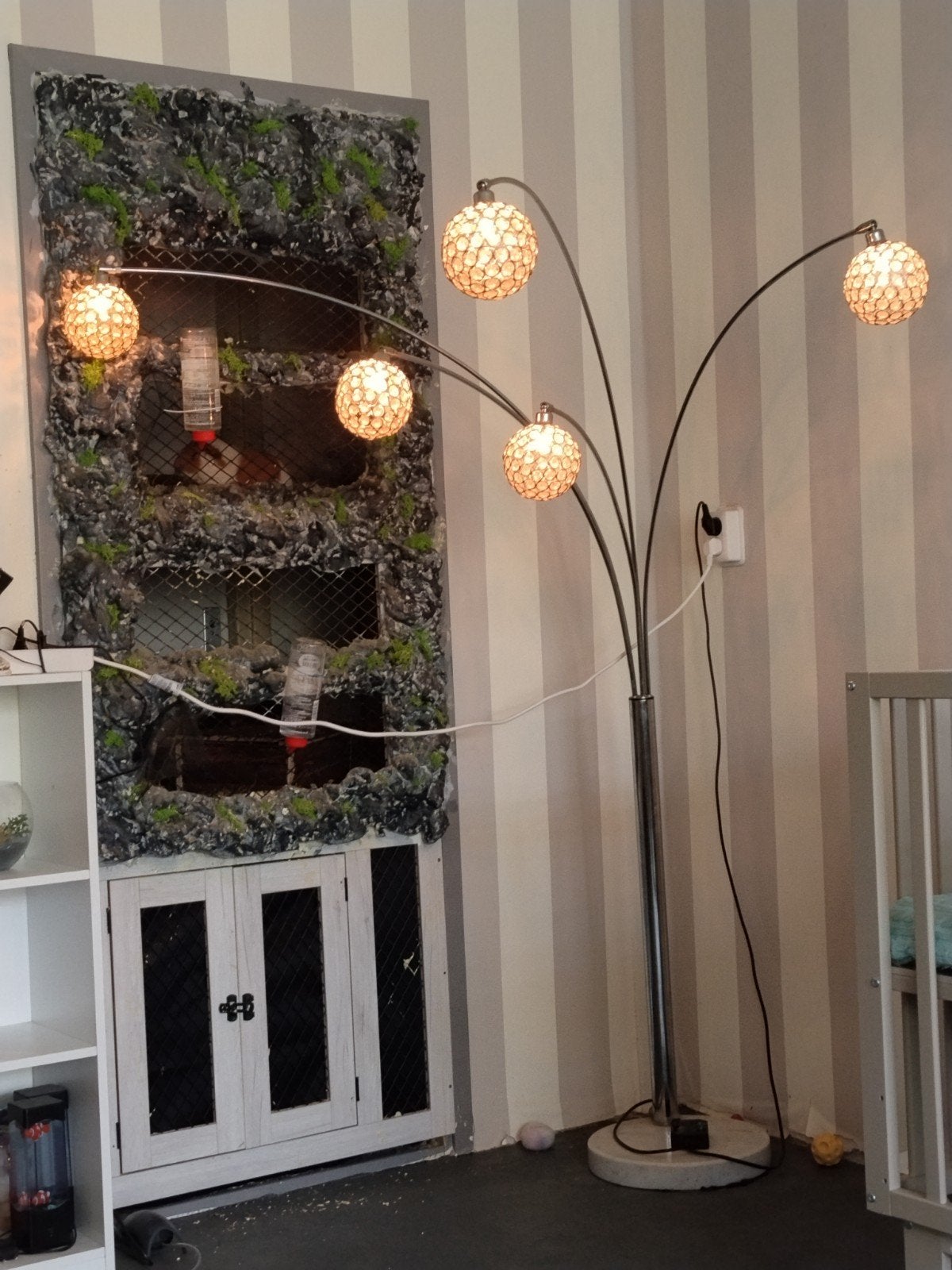Moderne booglamp met 5 kristallen bollen, Ophalen, E14 (klein), Zo goed als nieuw, Glas