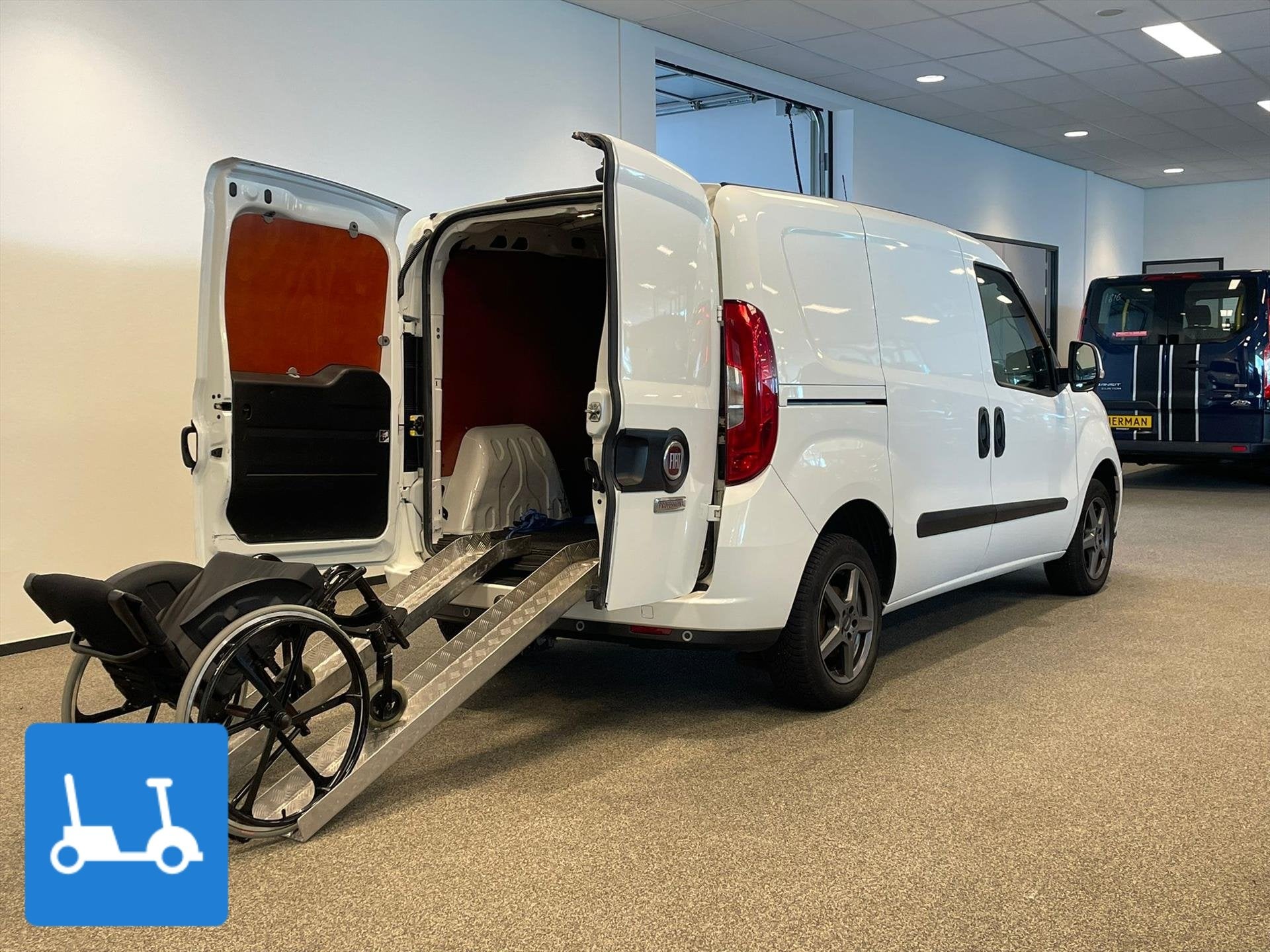 Fiat Doblo Scootmobiel vervoer (MARGE) incl. kofferbaklift o, Auto's, 12 maanden, Stof, Gebruikt, Wit