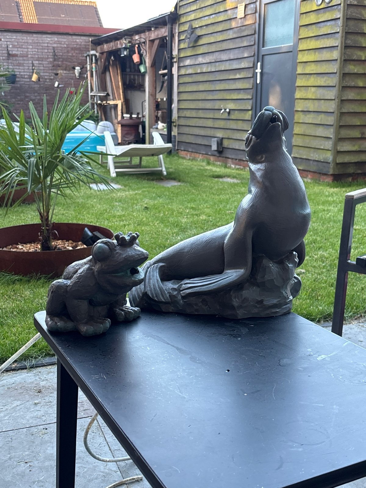 Zeehond en kikker voor bij de vijver, Tuin en Terras, Ophalen, Gebruikt