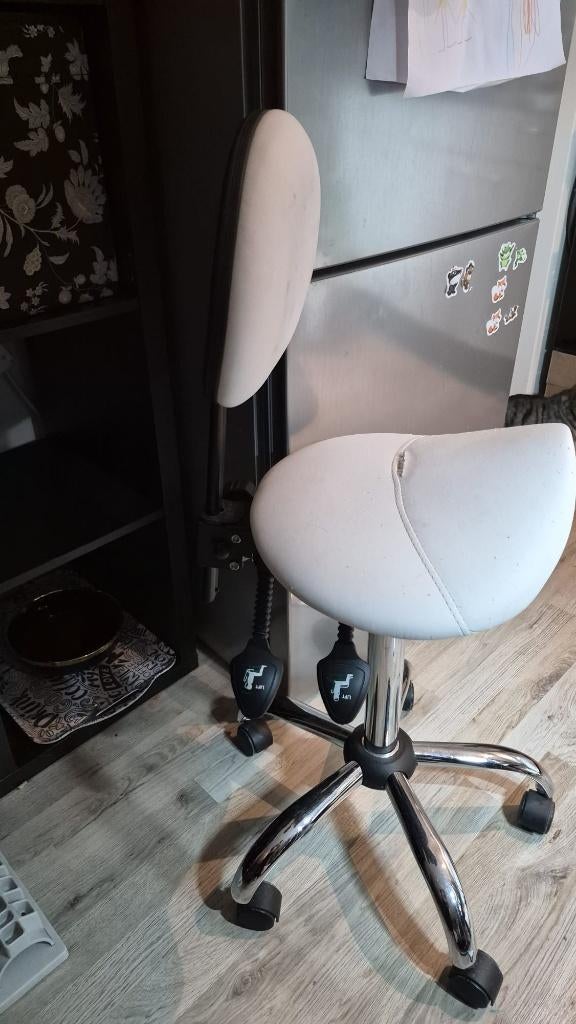 Hoge Witte zadelstoel Stoel pedicure beauty salon, Ophalen, Gebruikt, Wit, Eén