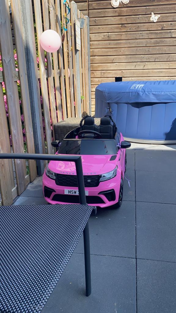 Roze Elektrische Kinderauto Range Rover, Ophalen, Zo goed als nieuw, Loopvoertuig