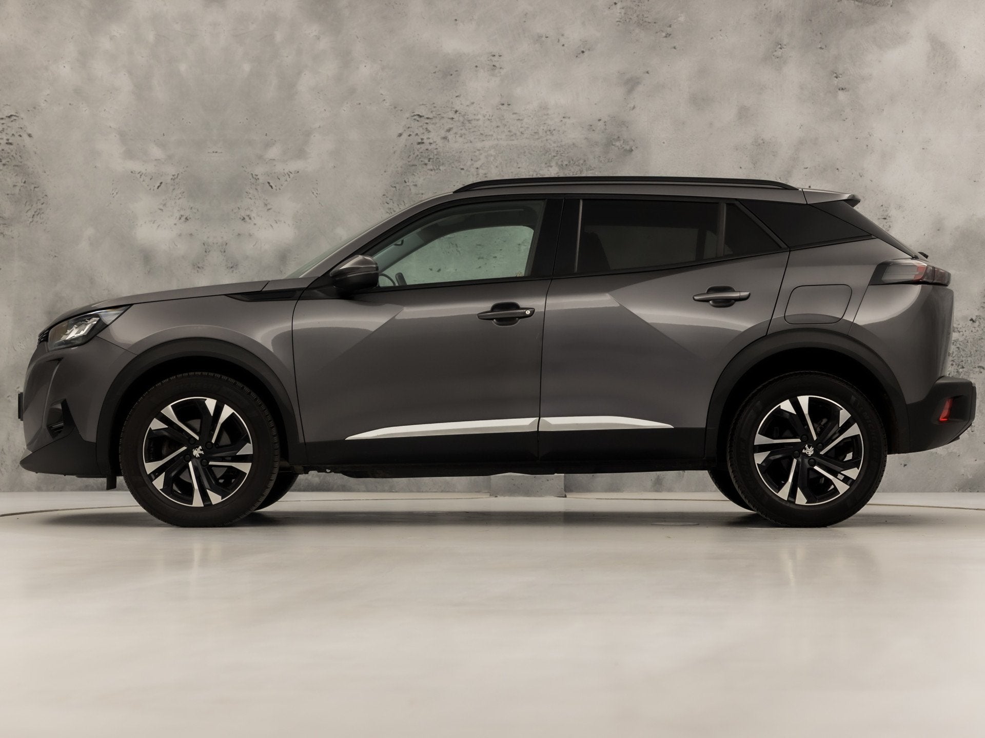 Peugeot 2008 1.2 PureTech Allure Sport (VIRTUAL COCKPIT, APP, Auto's, 12 maanden, Gebruikt, 1199 cc, Leder en Stof