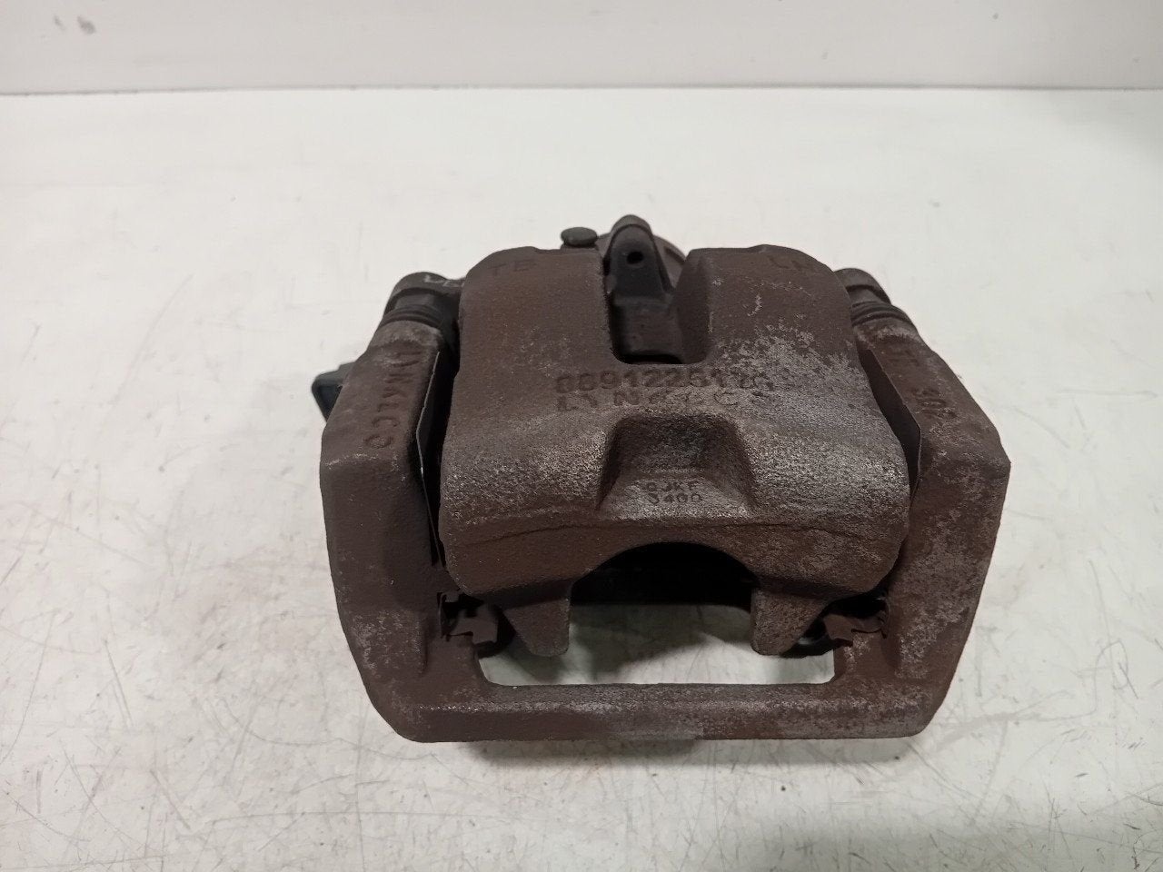 Remklauw links achter Lynk & Co 01, Onderdelen@venauto.nl, Van der Ven Autorecycling B.V., Gebruikt, Ettenseweg 76, 4706 PB Roosendaal, The Netherlands