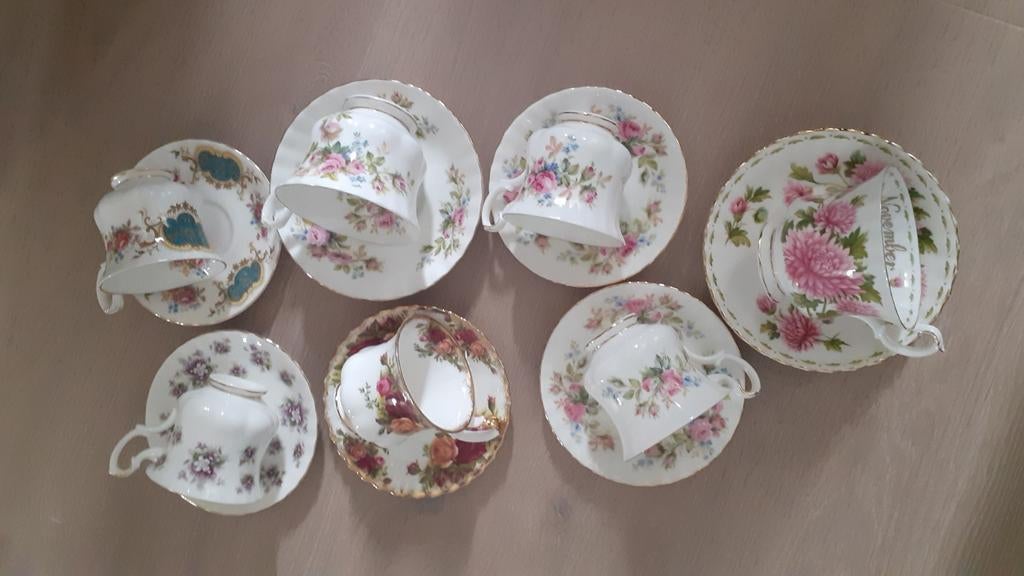 Royal albert kopjes en schotels., Antiek en Kunst, Ophalen