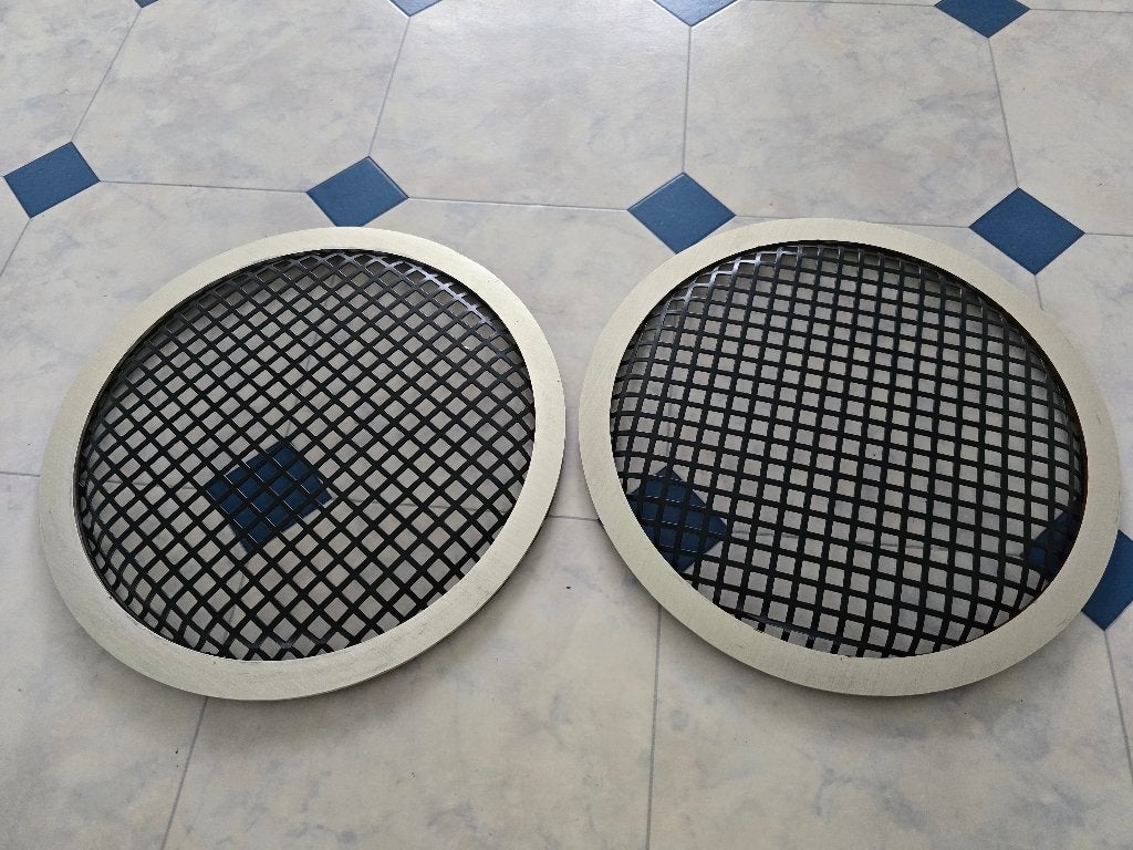 Luidsprekers bescherm roosters met klemmetjes., Audio, Tv en Foto, 150 watt of meer, Subwoofer, Ophalen of Verzenden, Zo goed als nieuw