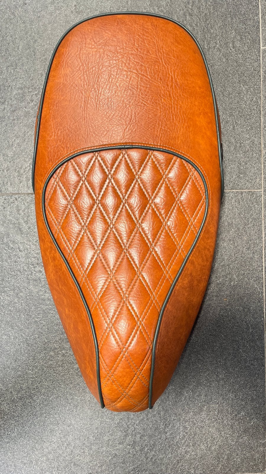 Custom Bruin/Cognac Vespa Zadel –Diamant Stitch –ComfortSeat, Ophalen of Verzenden, Zo goed als nieuw, Zadel, Vespa