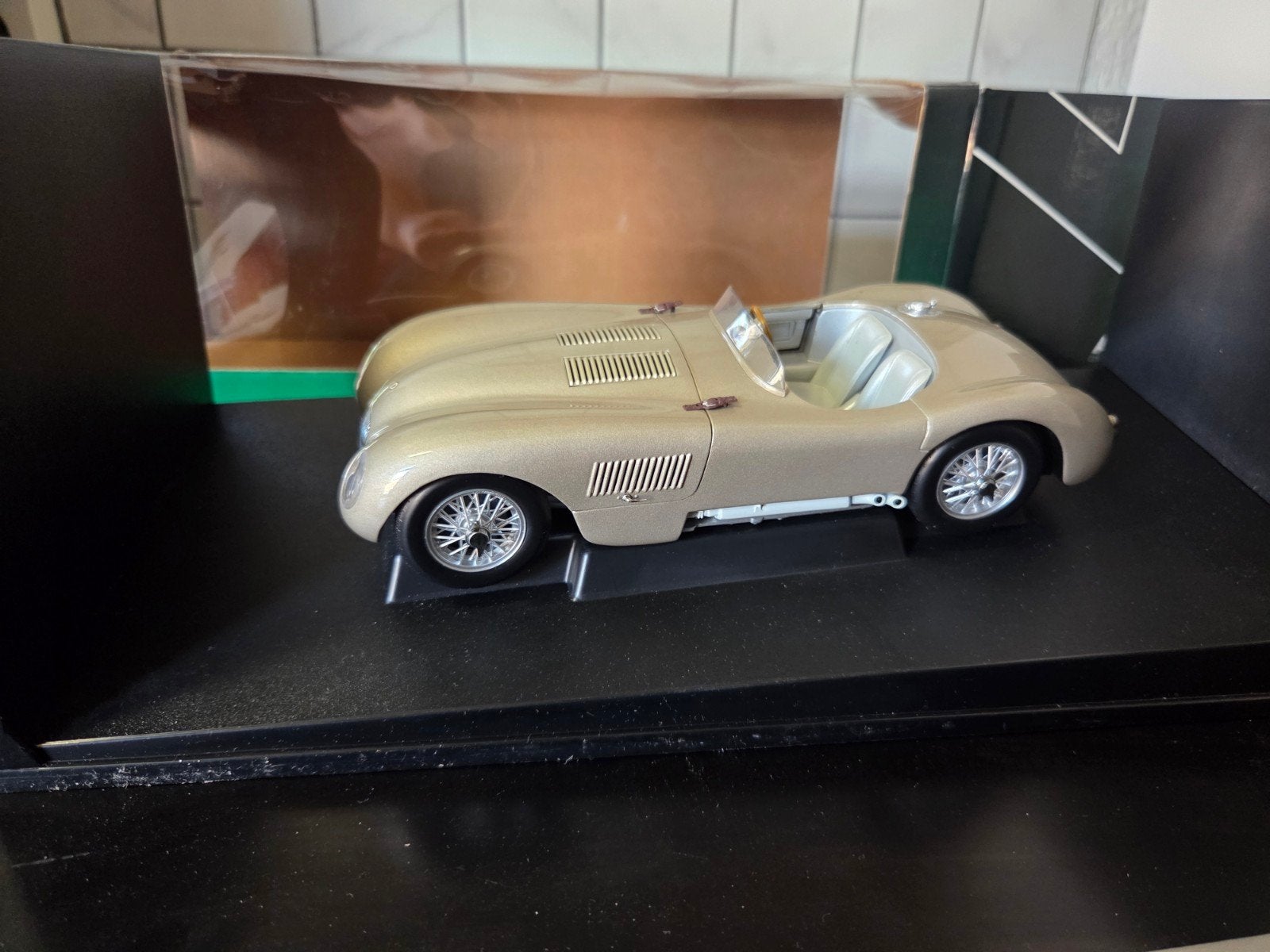 autoart jaguar 1/18, Ophalen, Zo goed als nieuw, Autoart
