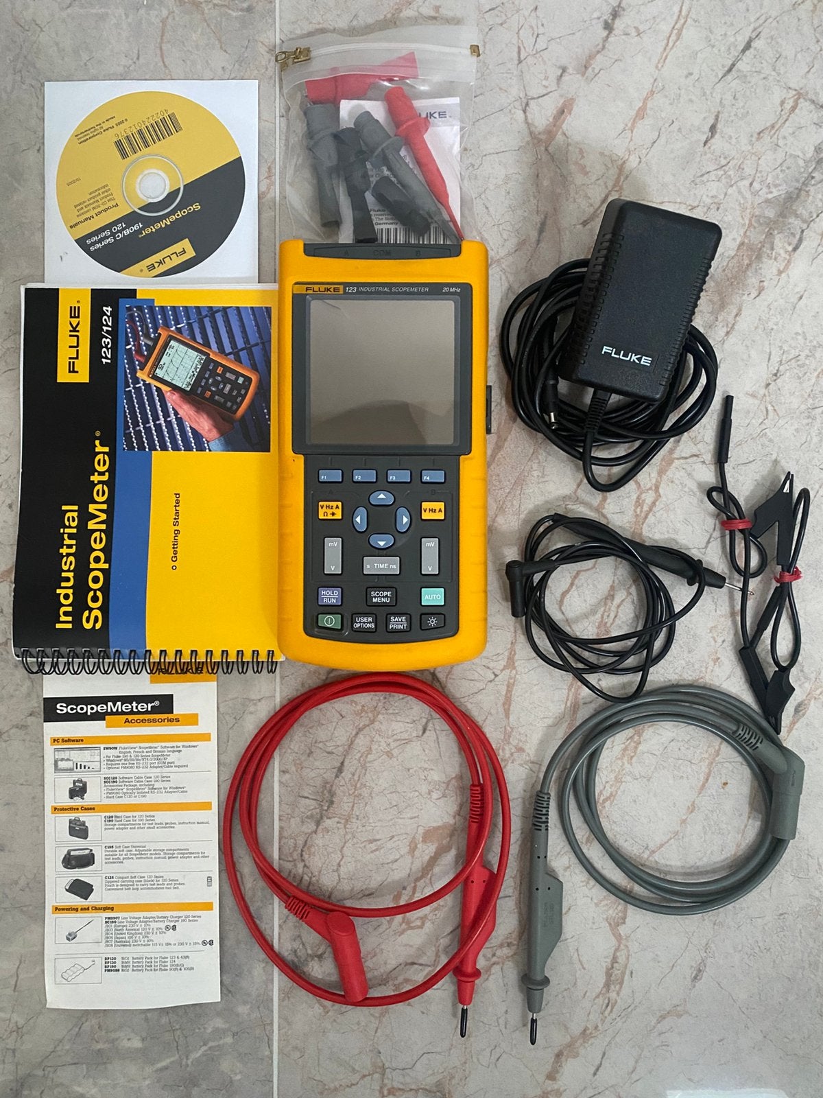 Fluke 123 Oscilloscope Scopemeter 20MHz Digitale 2 kanalen, Ophalen of Verzenden, Zo goed als nieuw, Multimeter