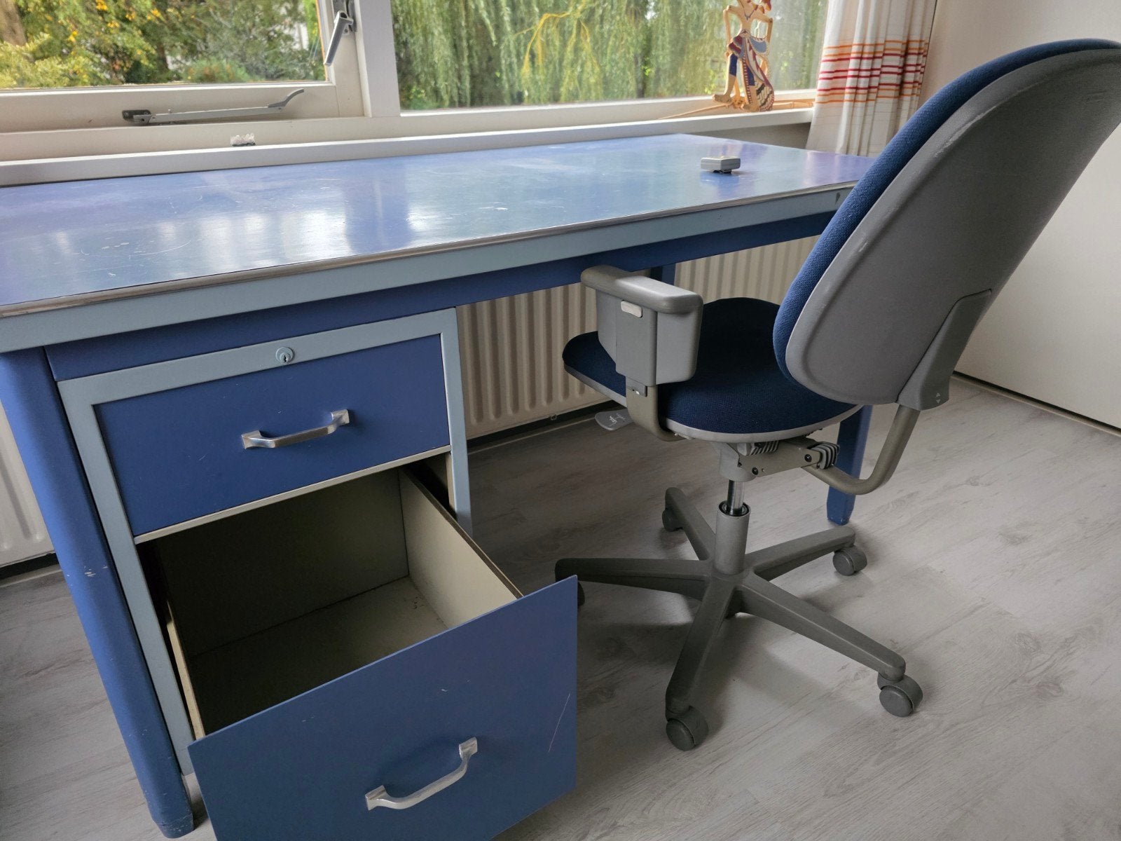 Metalen bureau met lades - 150x77 cm, Huis en Inrichting, Met lades, Gebruikt, Metaal, Ophalen of Verzenden