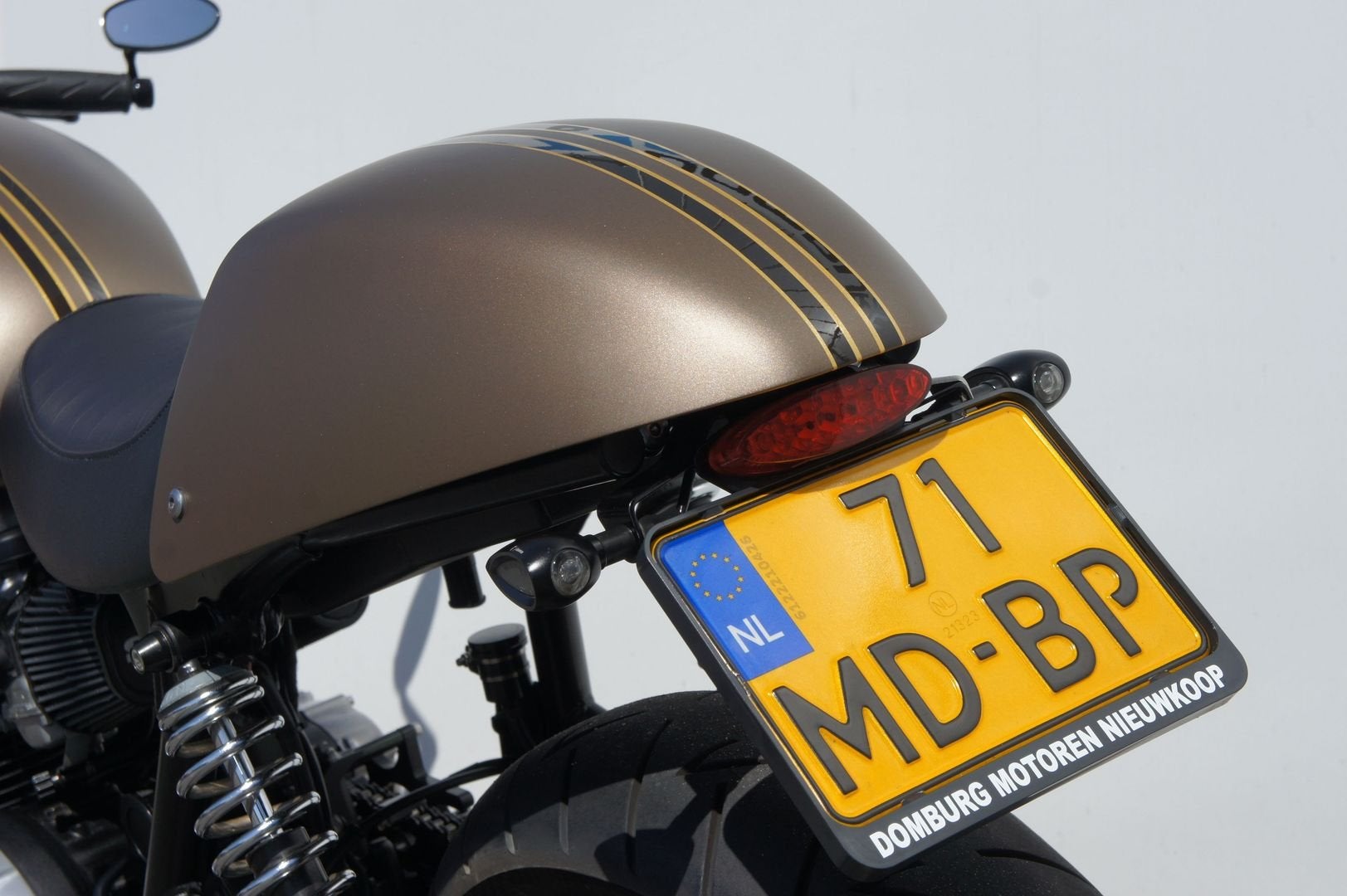 TRIUMPH THRUXTON 900 CUSTOM CAFE RACER, 2 cilinders, Motorrijbewijs A, Bedrijf, Onbekend