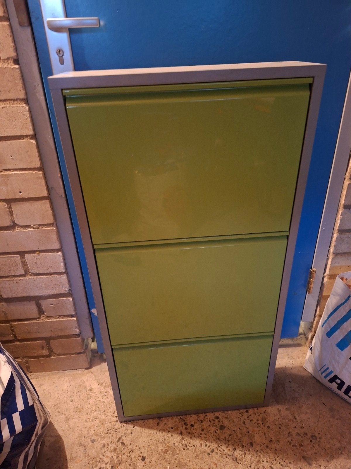 reseda groene met grijs schoenen kast, Ophalen, Gebruikt