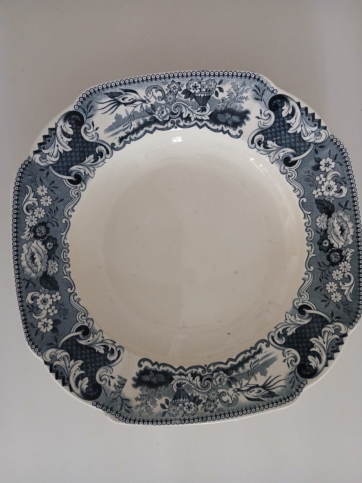 Oud bord Victoria Société Ceramique Maastricht, Ophalen of Verzenden