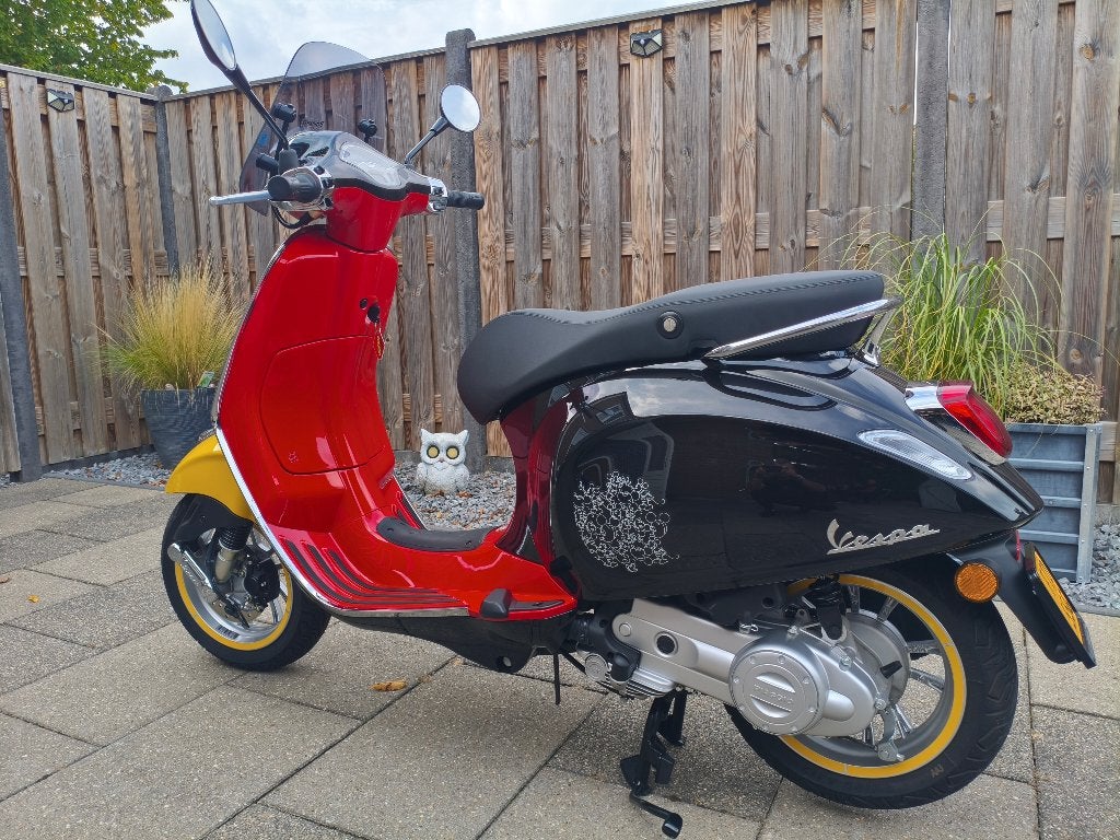 Te koop Vespa Primavera Mickey mouse, Fietsen en Brommers, Ophalen, Overige modellen, Maximaal 45 km/u, Nieuw