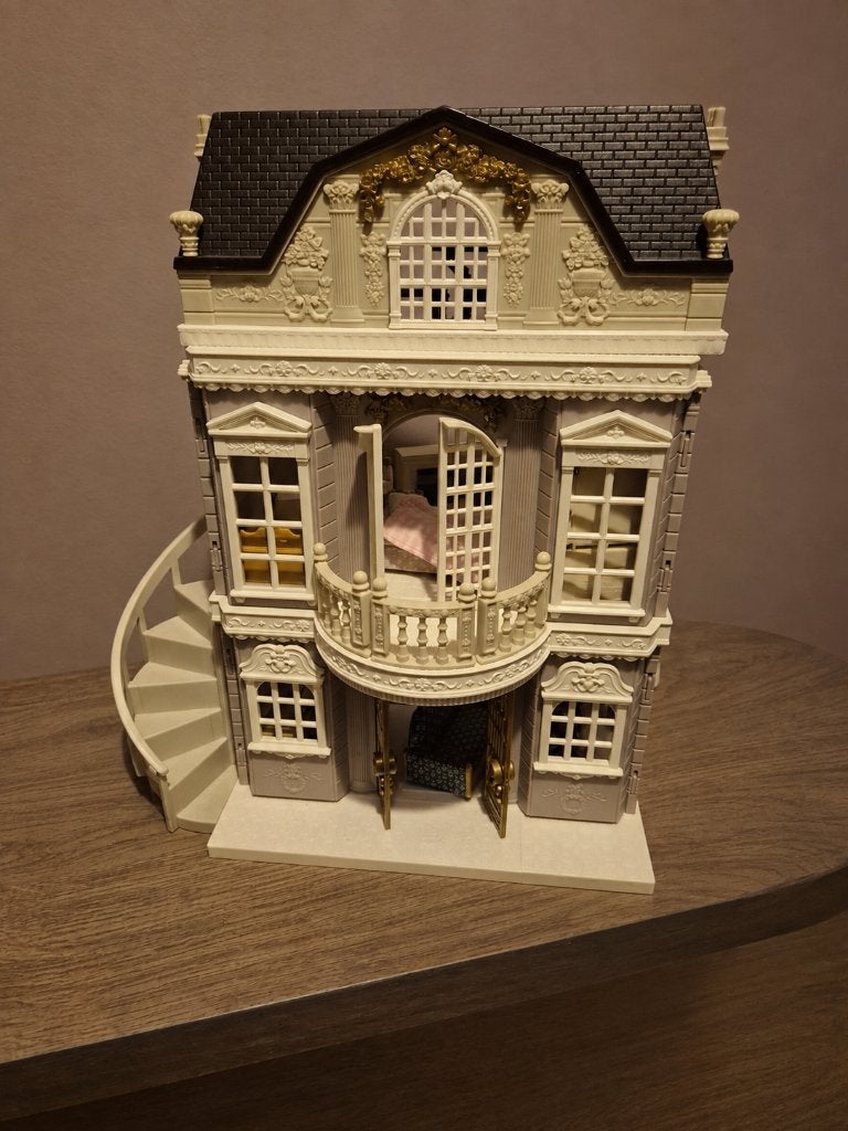 Sylvanian Families herenhuis met meubels - zo goed als nieuw, Ophalen, Zo goed als nieuw, Poppenhuis