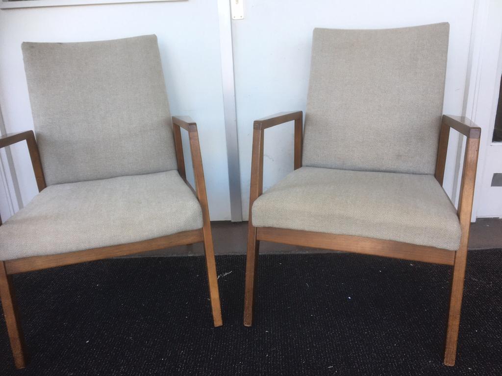 2 vintage teakhouten  dames fauteuils. Jaren 60/70., Ophalen of Verzenden, Zo goed als nieuw, Bruin, Twee