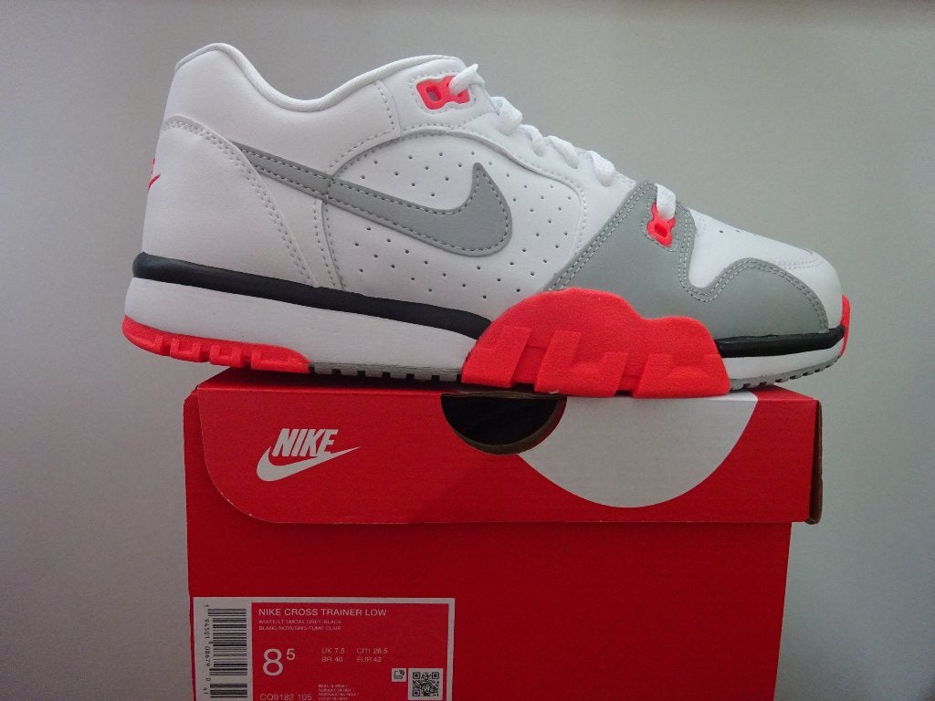 Nike Cross Trainer Low Bright Crimson Maat 42, Kleding | Heren, Schoenen, Overige kleuren, Nike, Nieuw, Ophalen of Verzenden