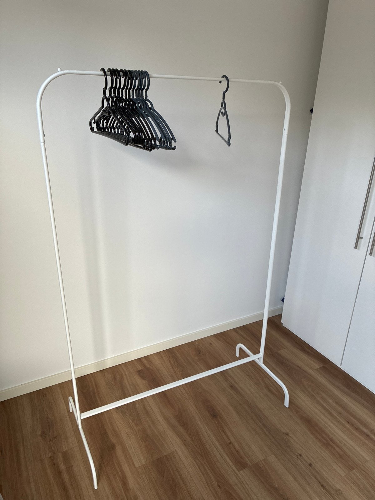 Wit kledingrek met hangers - Zo goed als nieuw, Ophalen of Verzenden, Zo goed als nieuw