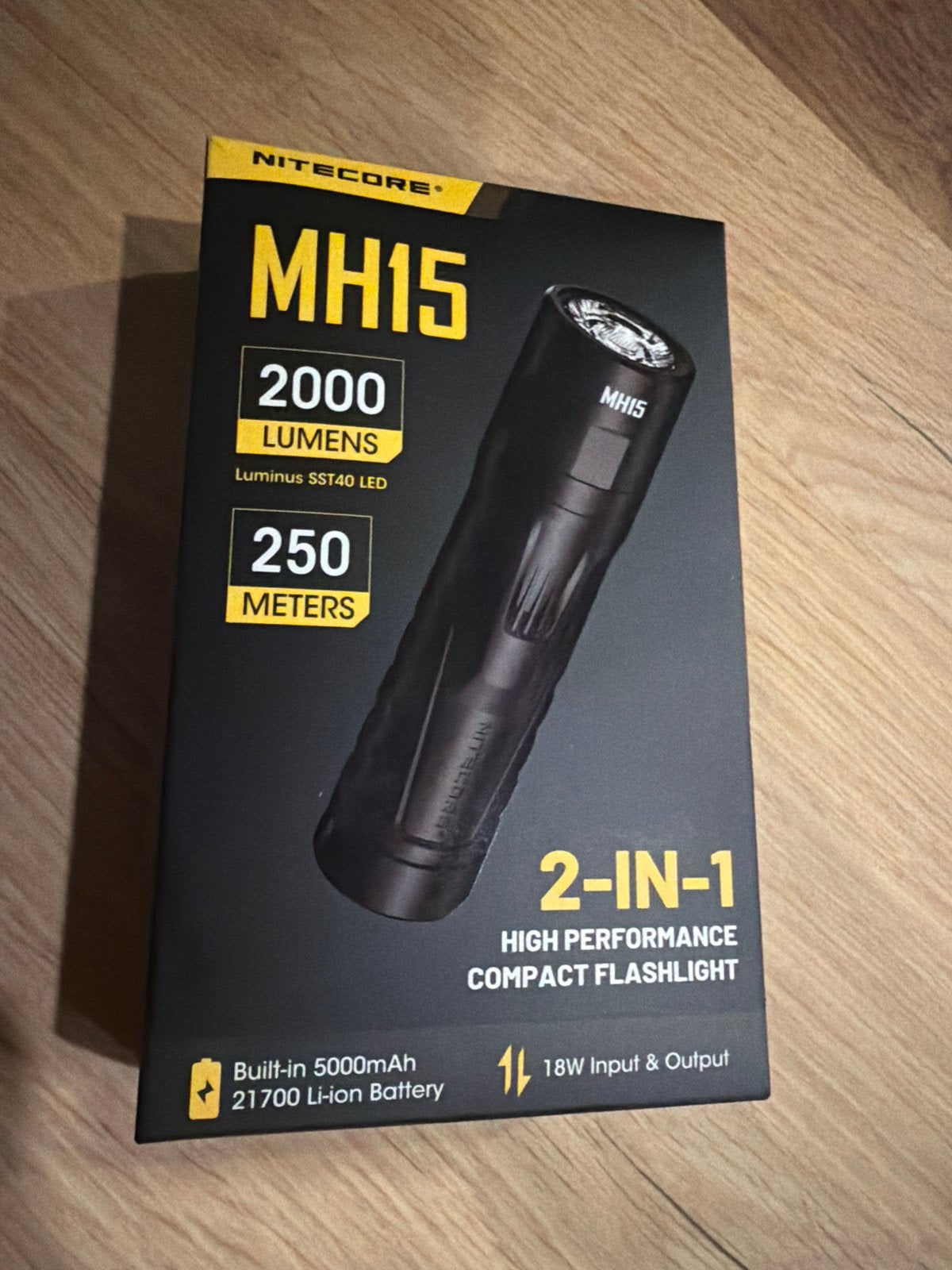 Nitecore MH15 Zaklamp - 2000 Lumen, 250m bereik, Nieuw, Ophalen of Verzenden, Nieuw, Accu