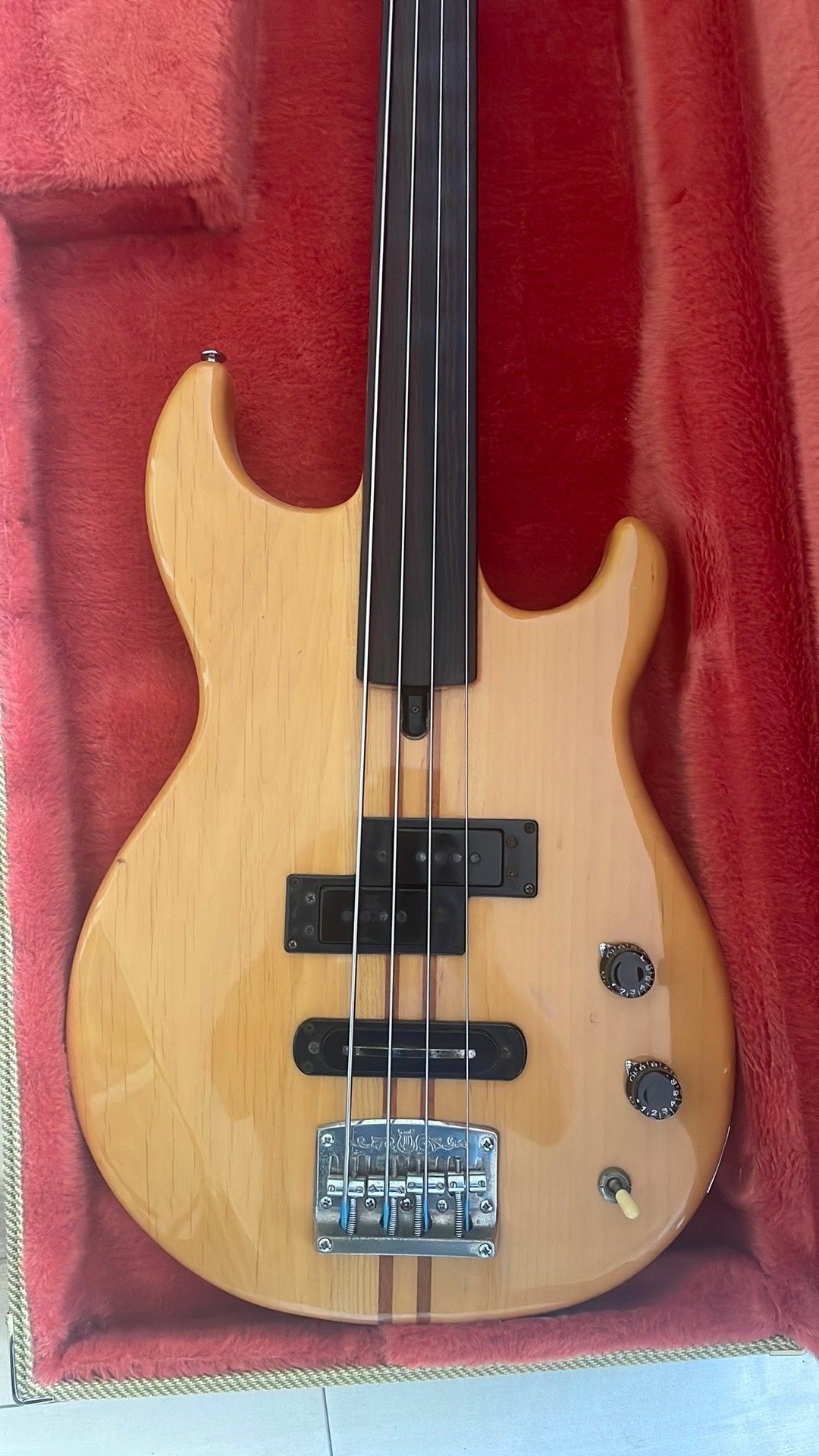 Een geweldige Yamaha bb2000 fretless bass, Ophalen, Gebruikt, Elektrisch, Fretloos