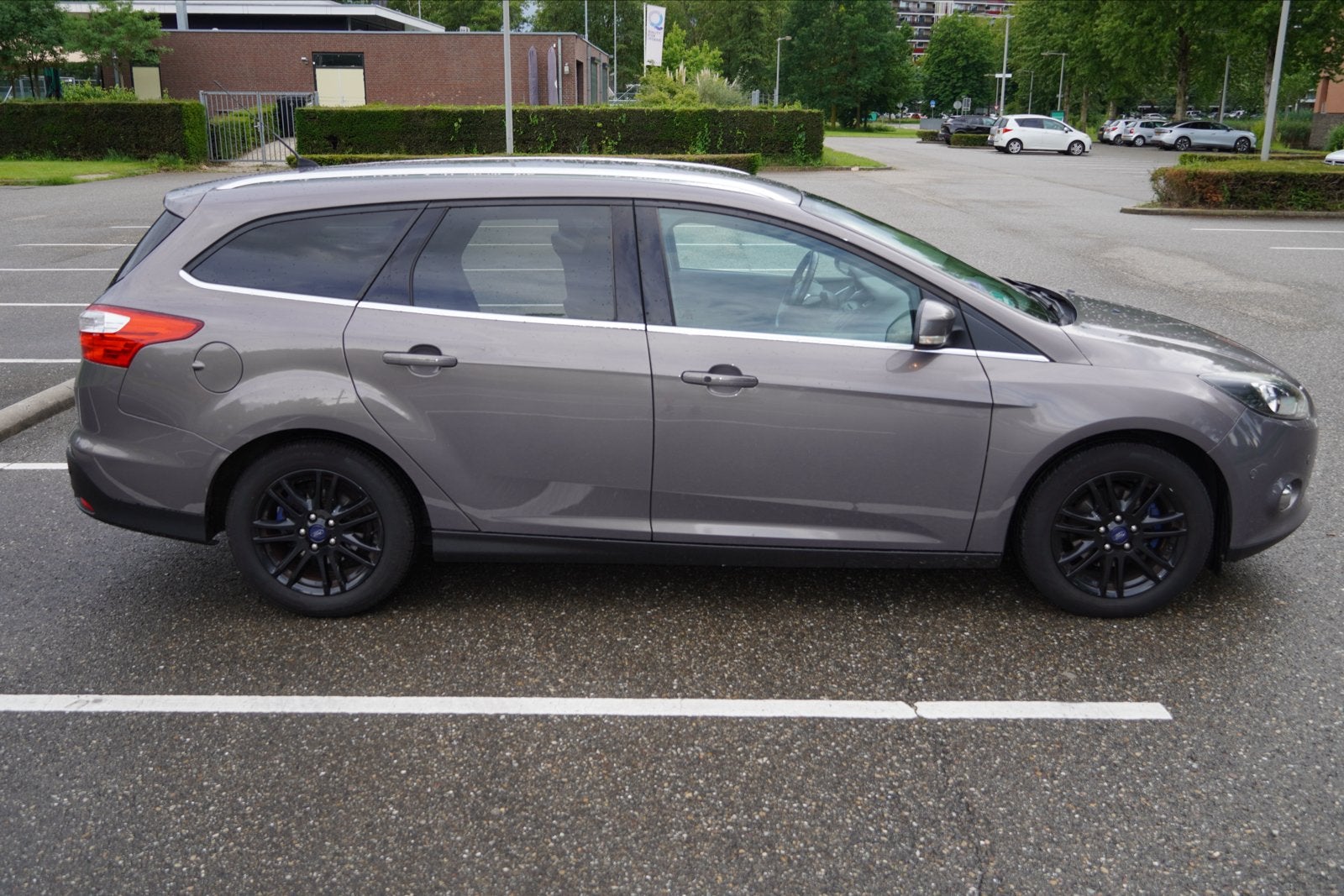 Ford Focus 1.0 Ecoboost 92KW Wagon 2014 Grijsbruin, Auto's, Euro 5, Zwart, Origineel Nederlands, Handgeschakeld
