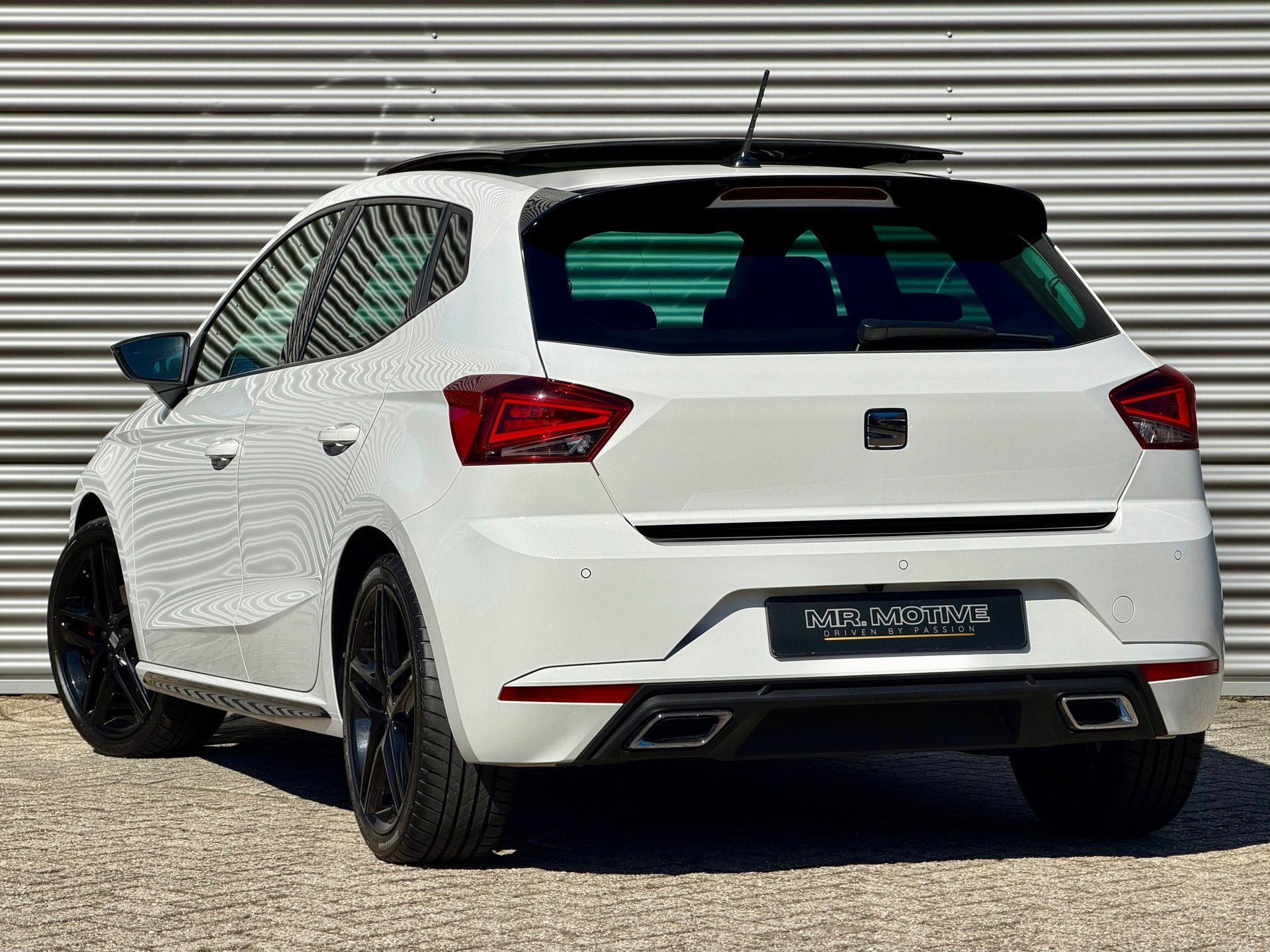 Seat Ibiza 1.5 TSI FR Black Edition DSG | Panorama | Keyless, Dealer onderhouden, 4 cilinders, 150 pk, 610 kg