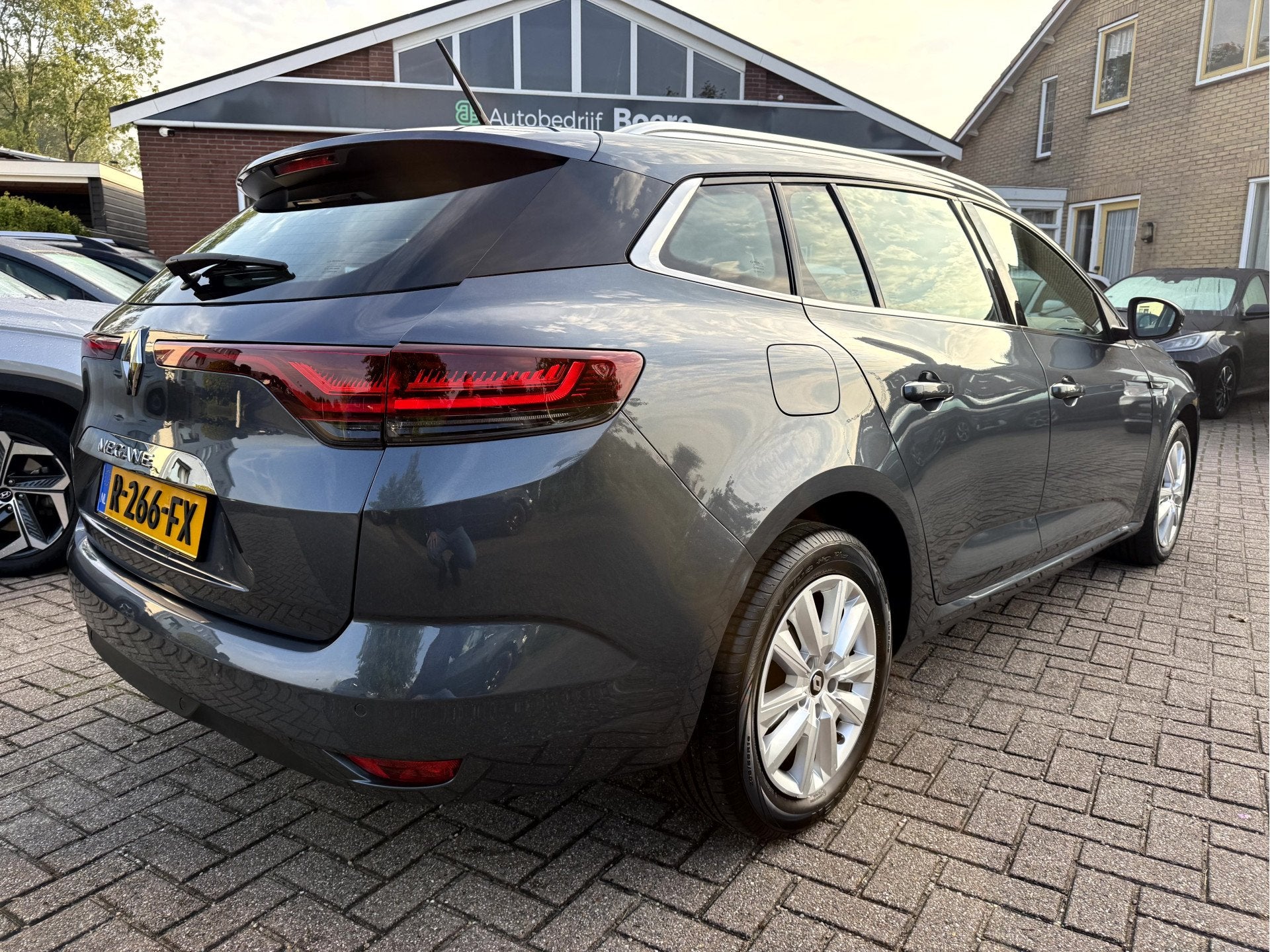 Renault Mégane Estate 1.3 TCe 140pk Business NL Auto, Camer, Auto's, Voorwielaandrijving, Dealer onderhouden, Stof, Gebruikt