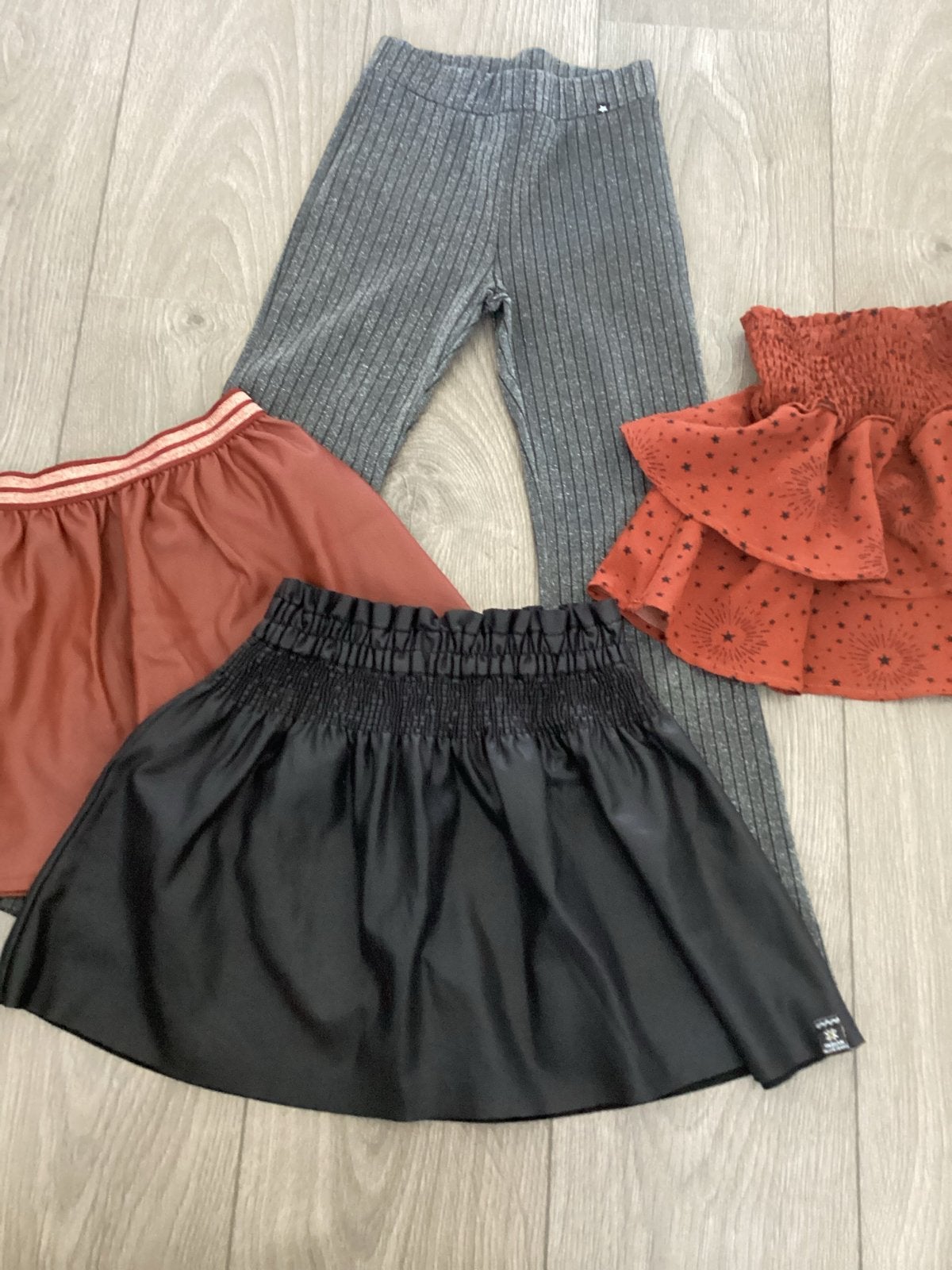 Leuke rokjes en broek voor meisjes (maat 128-134), Kinderen en Baby's, Ophalen of Verzenden, Zo goed als nieuw, Meisje, Setje