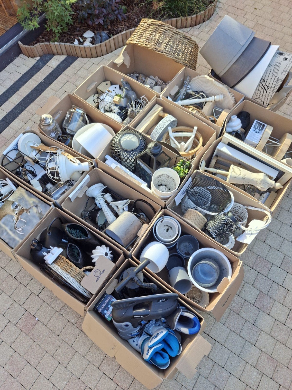 GRATIS!! 16 bomvolle dozen met diverse decoratie en meer, Diversen, Ophalen, Gebruikt