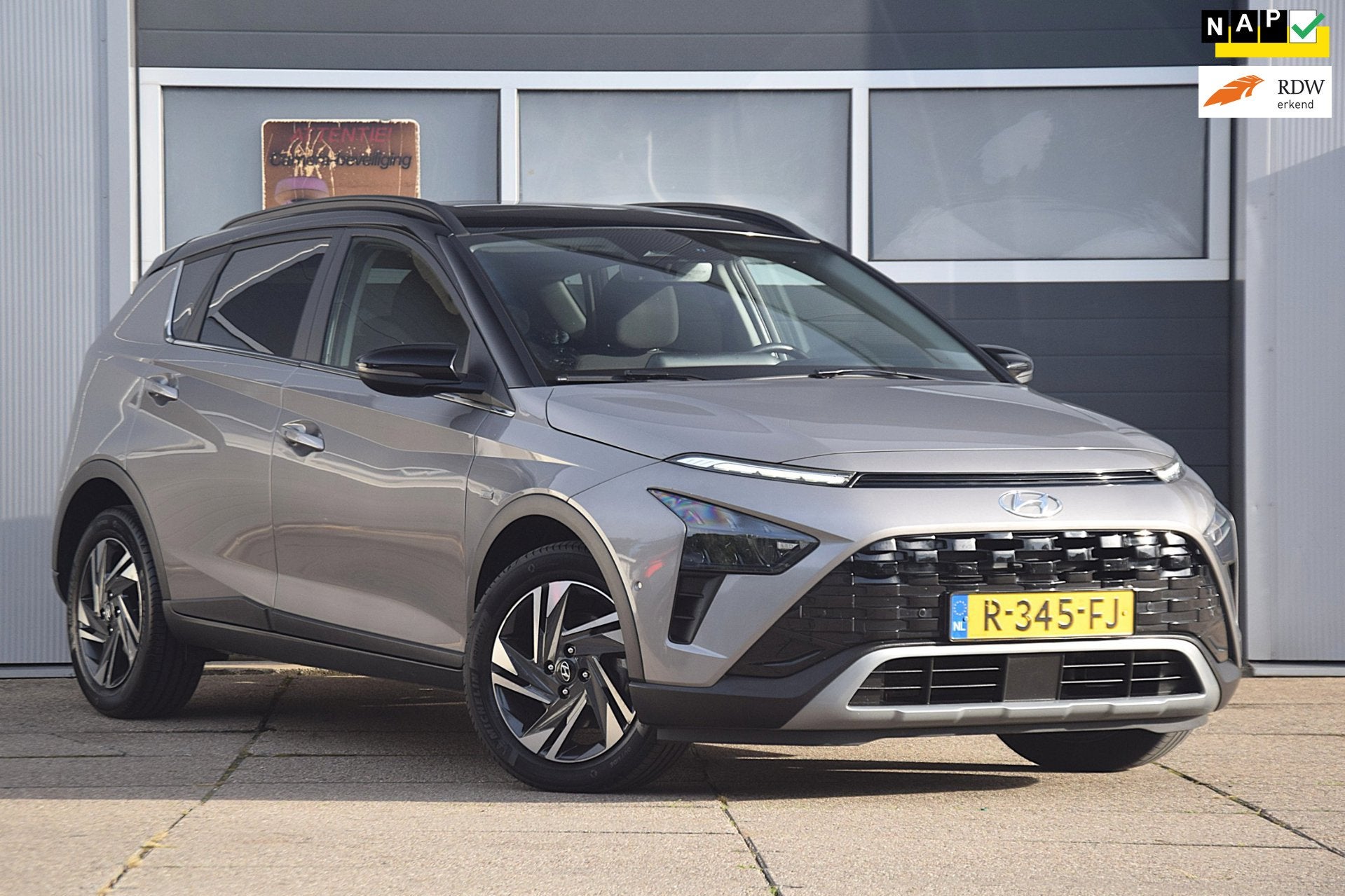 Hyundai Bayon 1.0 T-GDI Premium Sky SCHUIFKANTELDAK/STOELVER, Auto's, Dealer onderhouden, Gebruikt, 100 pk, Bedrijf
