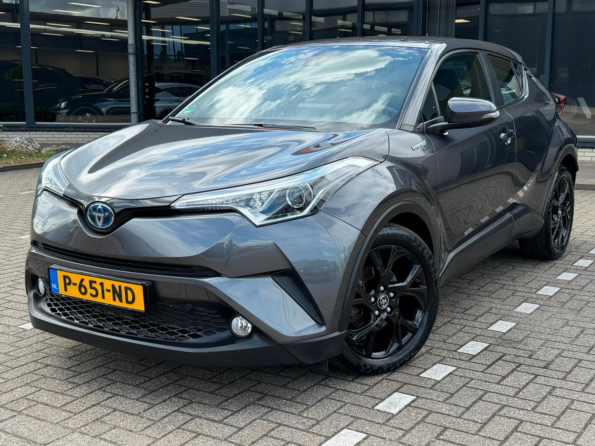 Toyota C-HR 1.8 Hybrid Dynamic l ACC l, Stof, 4 cilinders, 98 pk, 26 km/l