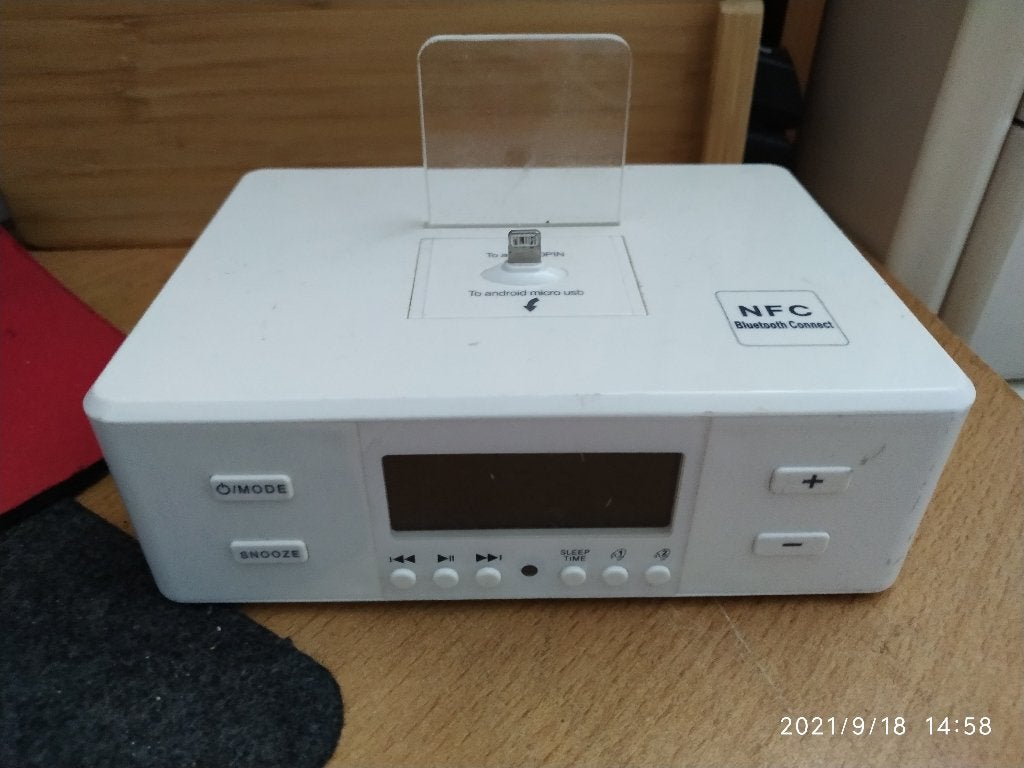 D9 Bluetooth klok met radio oplaadstation, Ophalen of Verzenden, Zo goed als nieuw, Oplaadstation, Apple