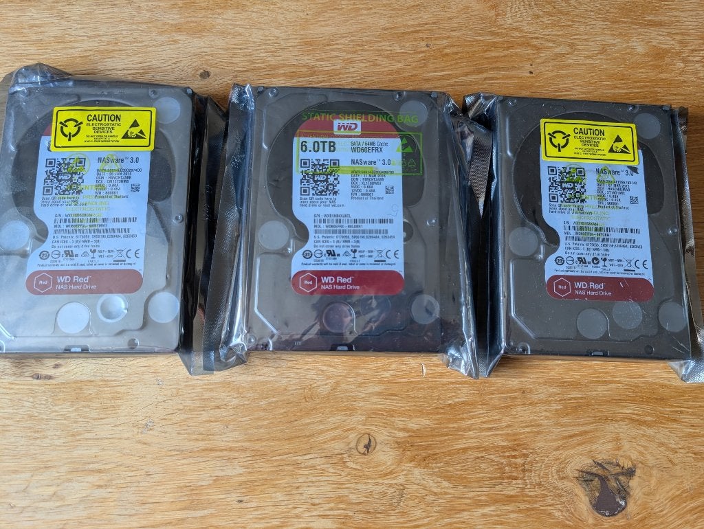 Western Digital Red Plus 6TB Hard Drive WD60EFRX (4 stuks), Intern, Gebruikt, Desktop, 6TB