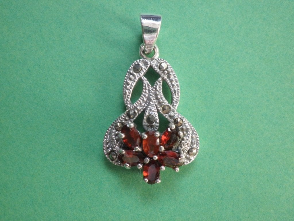 Mooie Sierlijke Zilveren Jugendstil Hanger met Granaten en, Verzenden, Zilver, Hanger, Met edelsteen