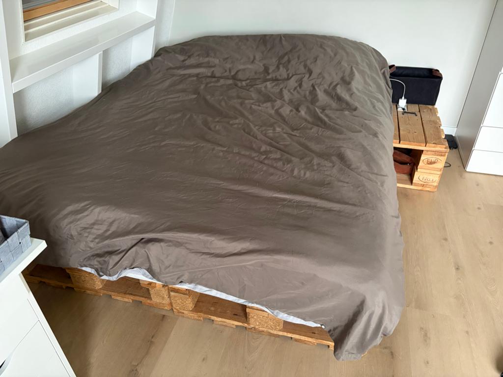 Tweepersoonsbed van pallets - 140x200 cm, Gebruikt, Tweepersoons, 200 cm, 140 cm